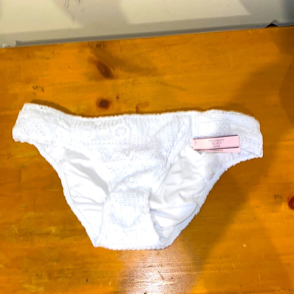 Victoria's Secret Bali Lace Knit Bikini Bottom Size Small